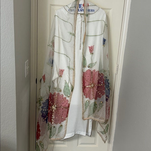 Organza Duppatta stole white painted floral full size. Pearl sequins work. NWOT - Picture 7 of 13